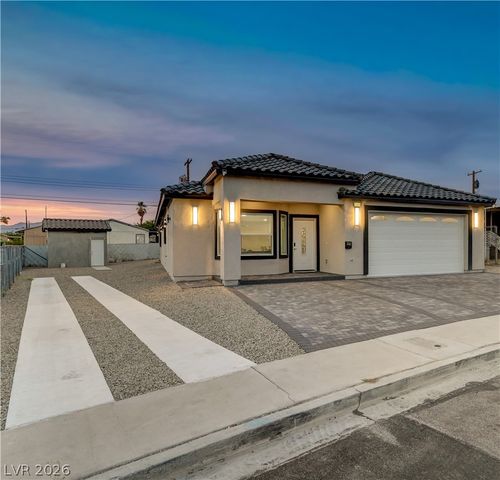6132 Glacier Avenue, Las Vegas, NV 89156