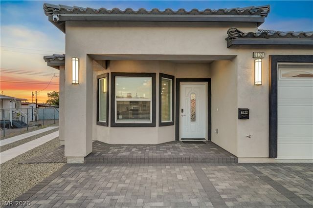 6132 Glacier Avenue, Las Vegas, NV 89156