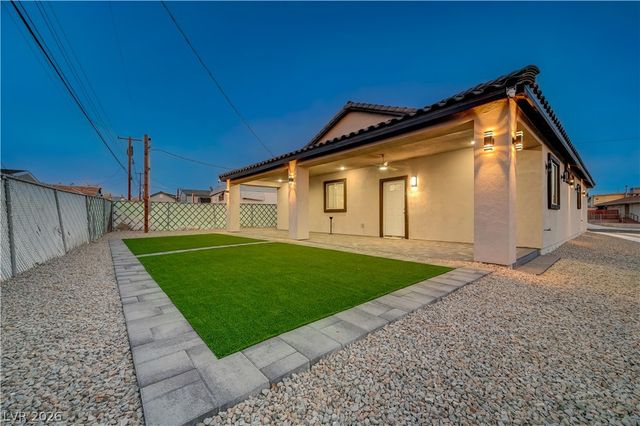 6132 Glacier Avenue, Las Vegas, NV 89156