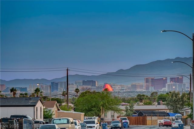 6132 Glacier Avenue, Las Vegas, NV 89156