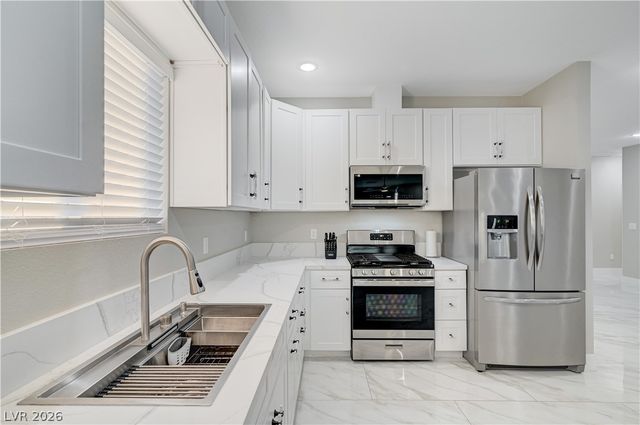 6132 Glacier Avenue, Las Vegas, NV 89156
