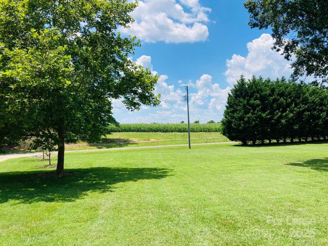 3014 Diddley Dadburn Road, Maiden, NC 28650