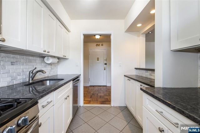 2333 Hudson Terrace A4, Fort Lee, NJ 07024