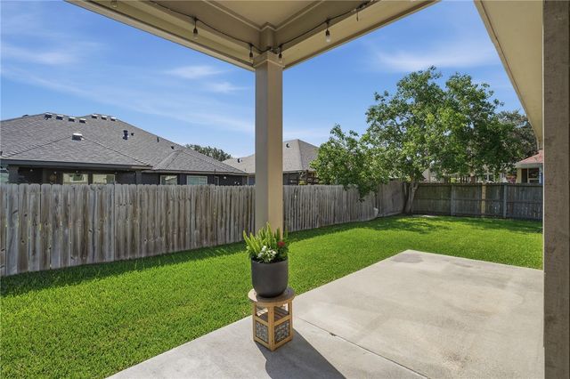 331 Gulfton Dr, Portland, TX 78374