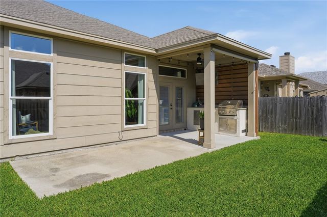 331 Gulfton Dr, Portland, TX 78374