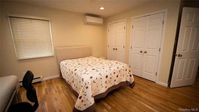 15 Westminister Lane, West Islip, NY 11795