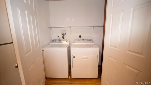 15 Westminister Lane, West Islip, NY 11795