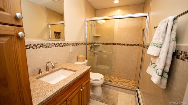 15 Westminister Lane, West Islip, NY 11795