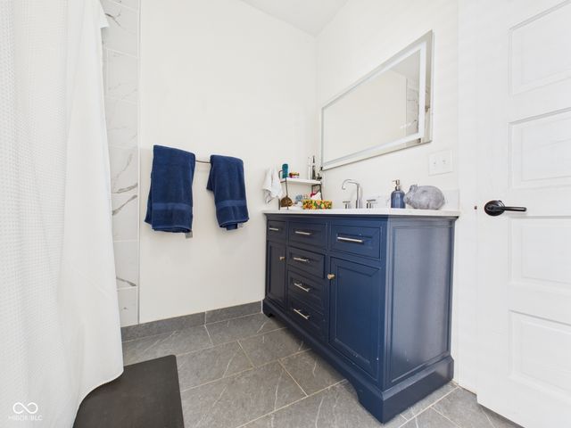 230 W Vinyard Street, Anderson, IN 46012