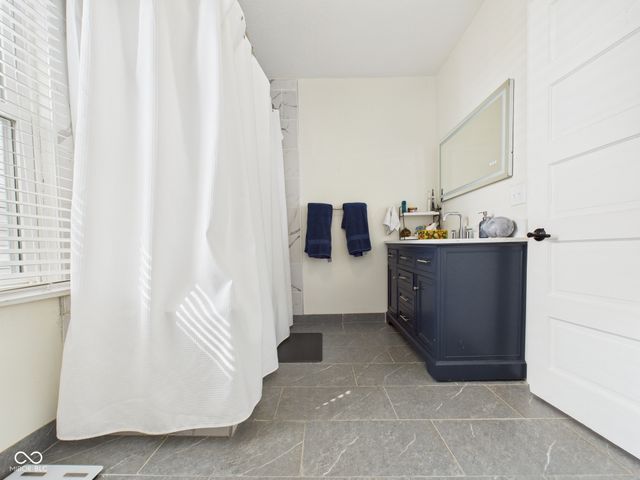 230 W Vinyard Street, Anderson, IN 46012