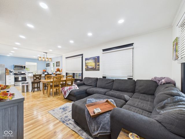 230 W Vinyard Street, Anderson, IN 46012