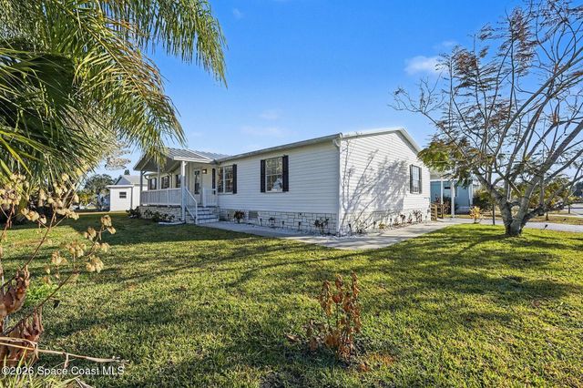 926 Laurel Circle, Barefoot Bay, FL 32976