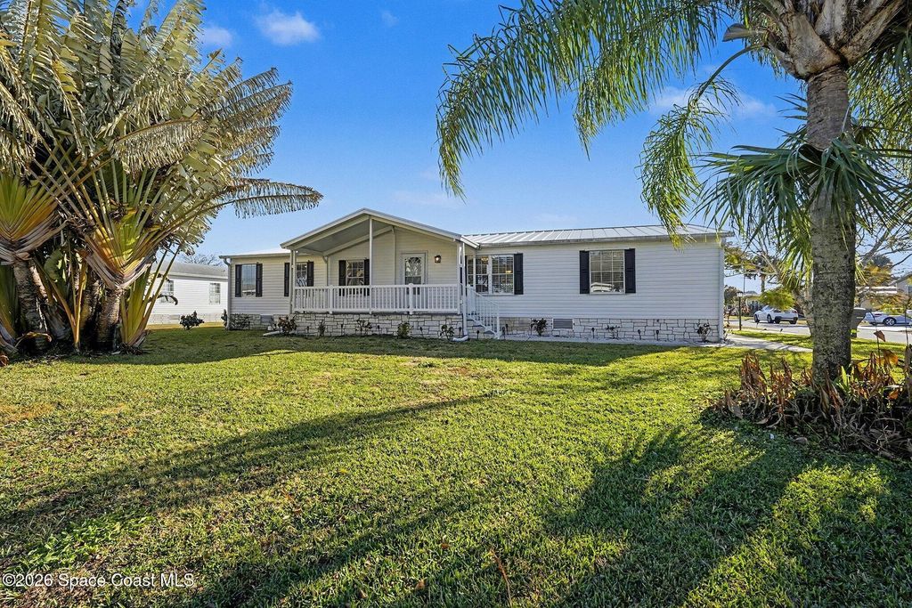 926 Laurel Circle, Barefoot Bay, FL 32976