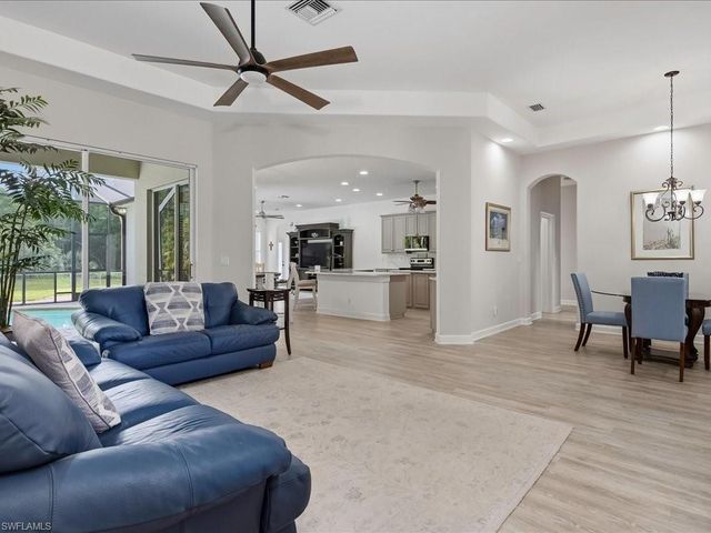 6591 Sable Ridge LN, Naples, FL 34109