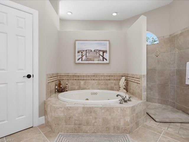 6591 Sable Ridge LN, Naples, FL 34109