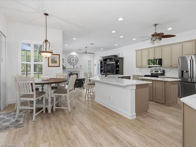 6591 Sable Ridge LN, Naples, FL 34109