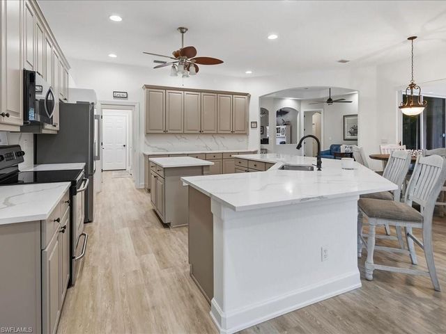 6591 Sable Ridge LN, Naples, FL 34109