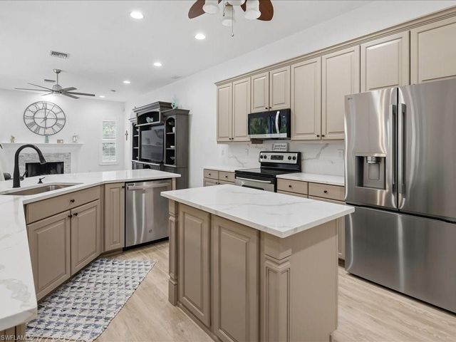 6591 Sable Ridge LN, Naples, FL 34109
