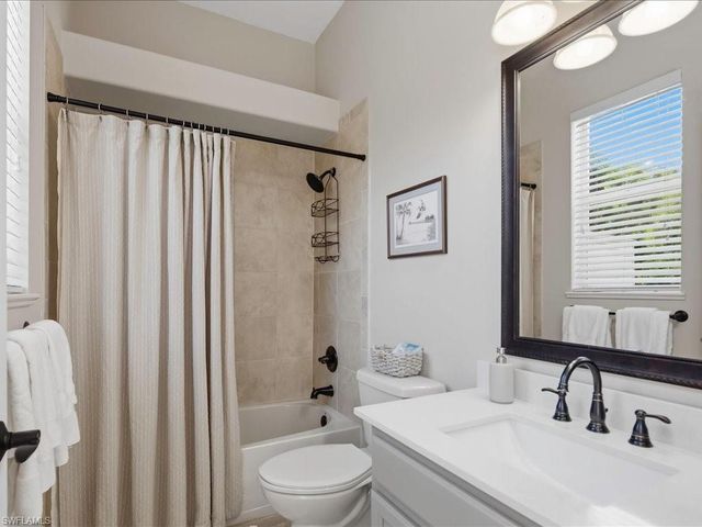 6591 Sable Ridge LN, Naples, FL 34109