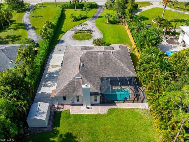 6591 Sable Ridge LN, Naples, FL 34109