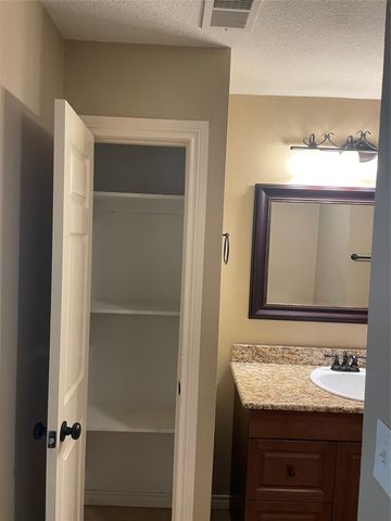 909 Panhandle Street, Denton, TX 76201