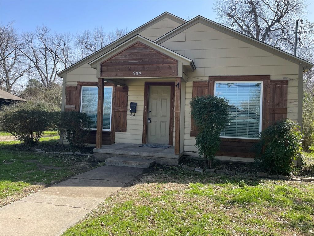 909 Panhandle Street, Denton, TX 76201