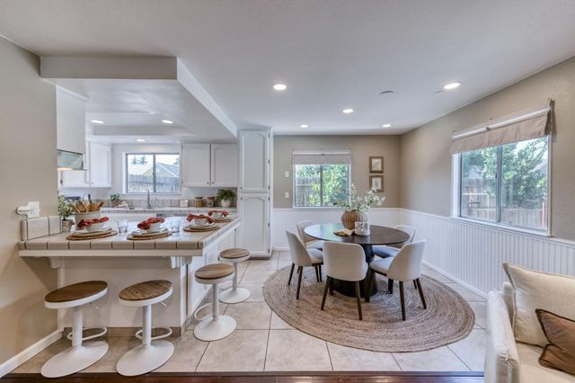 1061 N Adler Avenue, Clovis, CA 93611