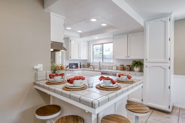 1061 N Adler Avenue, Clovis, CA 93611