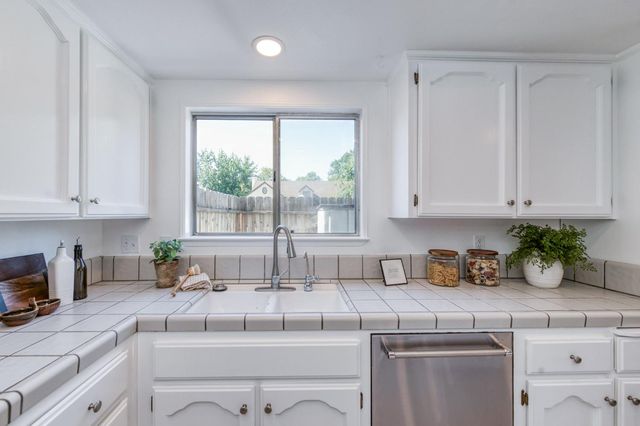 1061 N Adler Avenue, Clovis, CA 93611