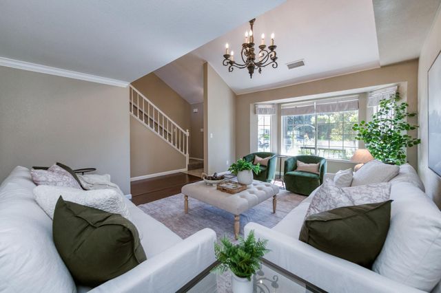 1061 N Adler Avenue, Clovis, CA 93611