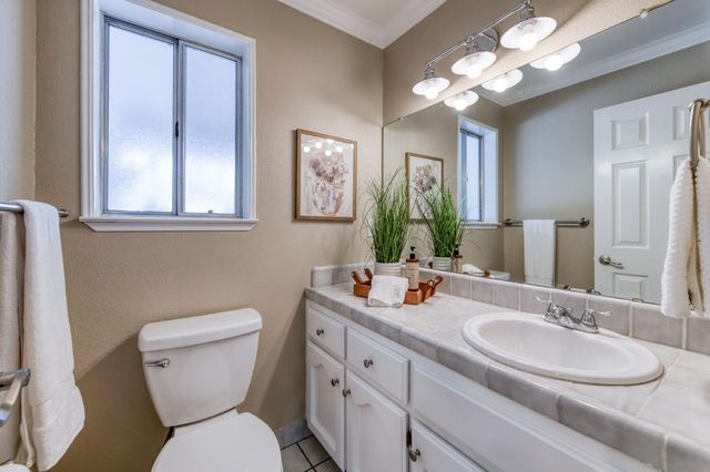 1061 N Adler Avenue, Clovis, CA 93611