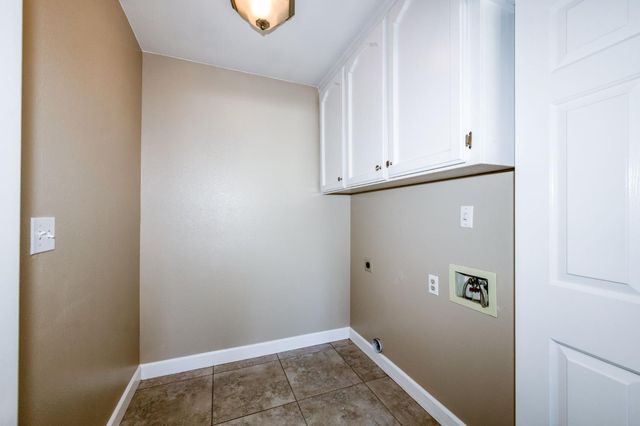 1061 N Adler Avenue, Clovis, CA 93611