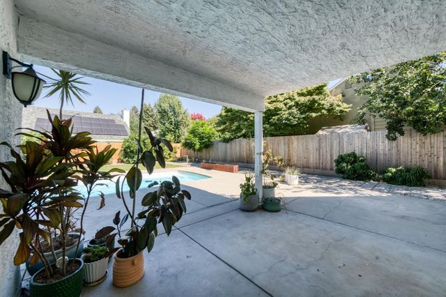 1061 N Adler Avenue, Clovis, CA 93611