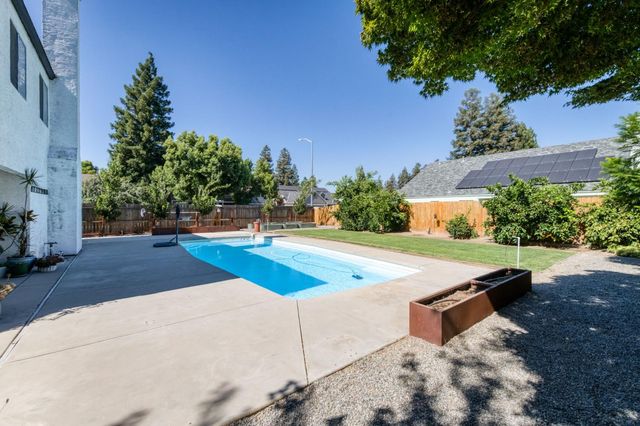 1061 N Adler Avenue, Clovis, CA 93611