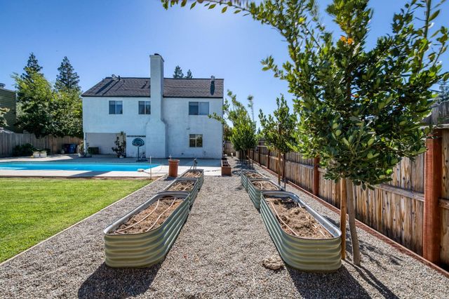 1061 N Adler Avenue, Clovis, CA 93611