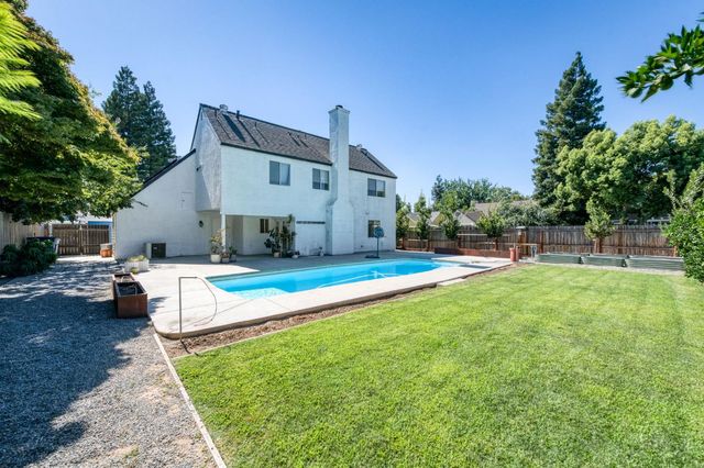 1061 N Adler Avenue, Clovis, CA 93611