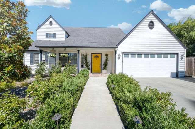 1061 N Adler Avenue, Clovis, CA 93611