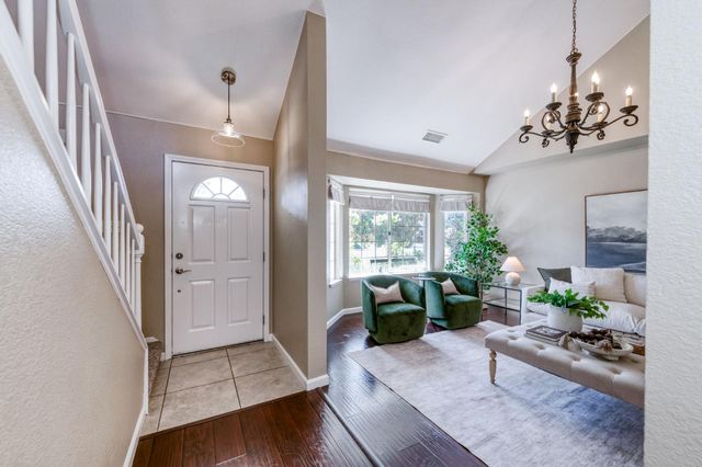 1061 N Adler Avenue, Clovis, CA 93611