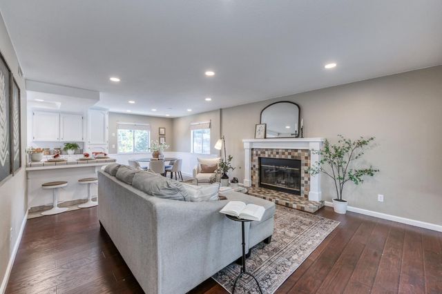 1061 N Adler Avenue, Clovis, CA 93611