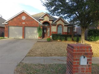 6950 Shoreview Drive, Grand Prairie, TX 75054