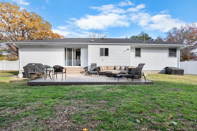 148 S Hillside Avenue, Nesconset, NY 11767