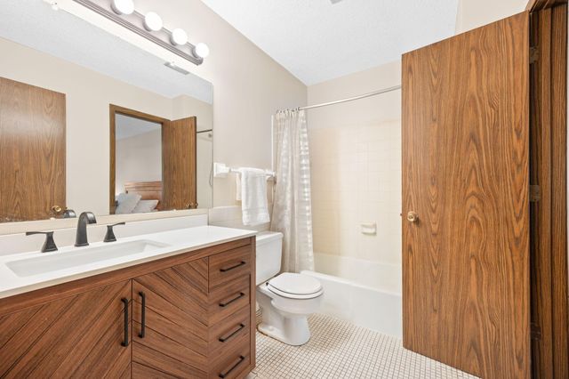2241 Country Lane, Minnetonka, MN 55305