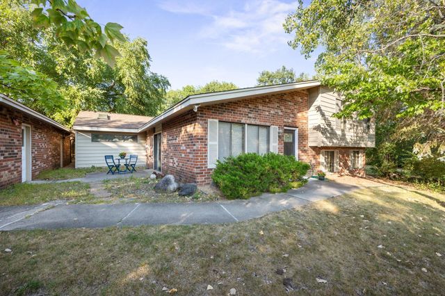 2241 Country Lane, Minnetonka, MN 55305