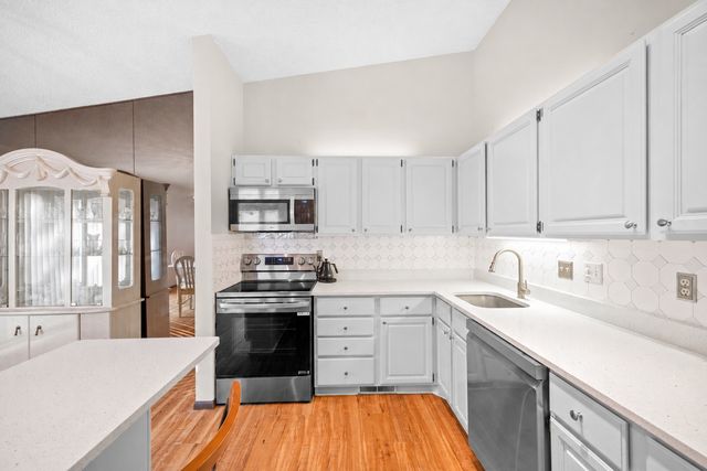 2241 Country Lane, Minnetonka, MN 55305