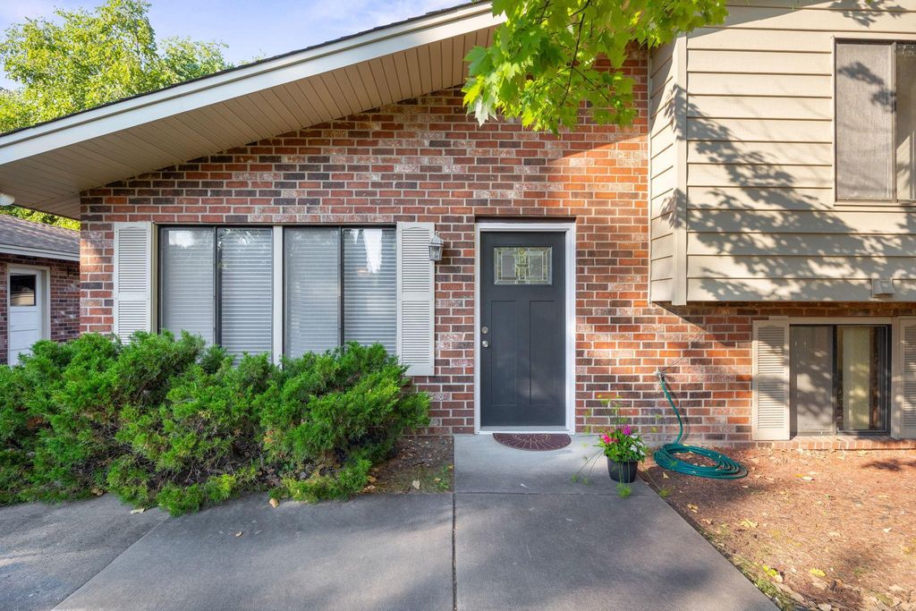 2241 Country Lane, Minnetonka, MN 55305