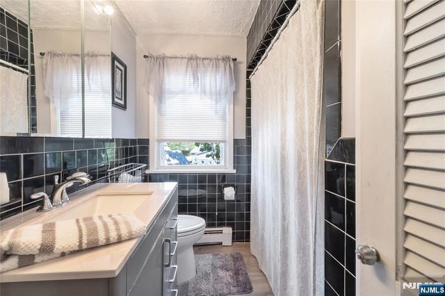 15 Linda Vista Avenue, North Haledon, NJ 07508