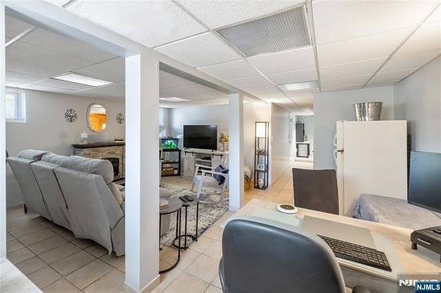 15 Linda Vista Avenue, North Haledon, NJ 07508