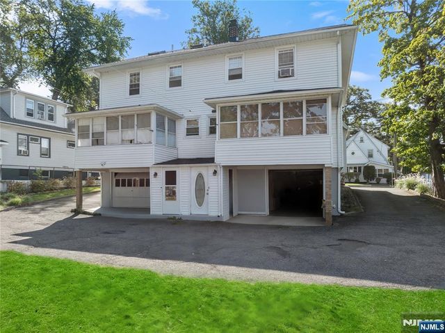 15 Linda Vista Avenue, North Haledon, NJ 07508