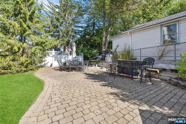 15 Linda Vista Avenue, North Haledon, NJ 07508