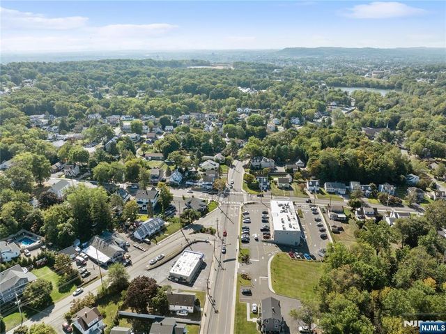 15 Linda Vista Avenue, North Haledon, NJ 07508